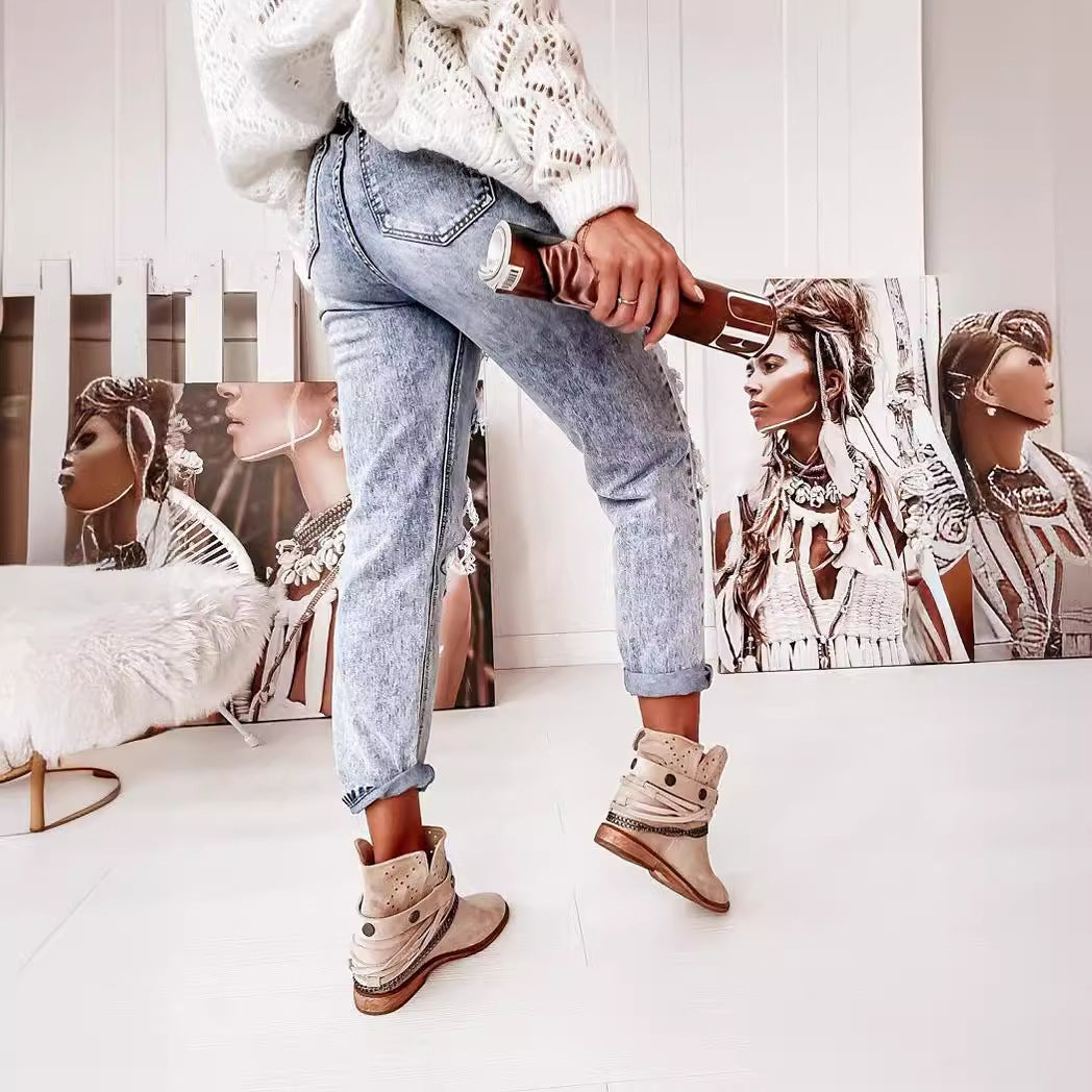 Damen Destroyed Jeans im lässigen Boyfriend-Schnitt mit hohem Bund und Details