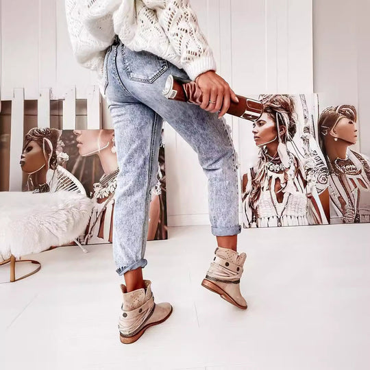 Damen Destroyed Jeans im lässigen Boyfriend-Schnitt mit hohem Bund und Details