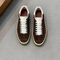 Damen Sneaker aus weichem Wildleder mit raffiniertem Schnürsystem