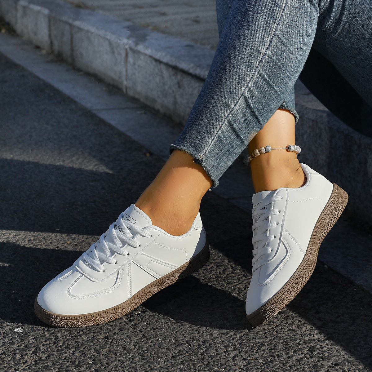 Damen Sneakers im sportlichen Retro-Stil mit rutschfester Sohle