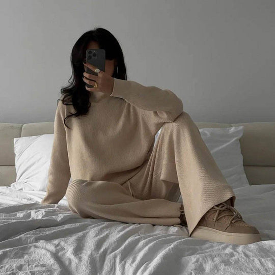 Damen Feiner Rippstrick-Loungewear-Set mit Stehkragen, Seitenschlitzen und hoher Taille Shop Nory