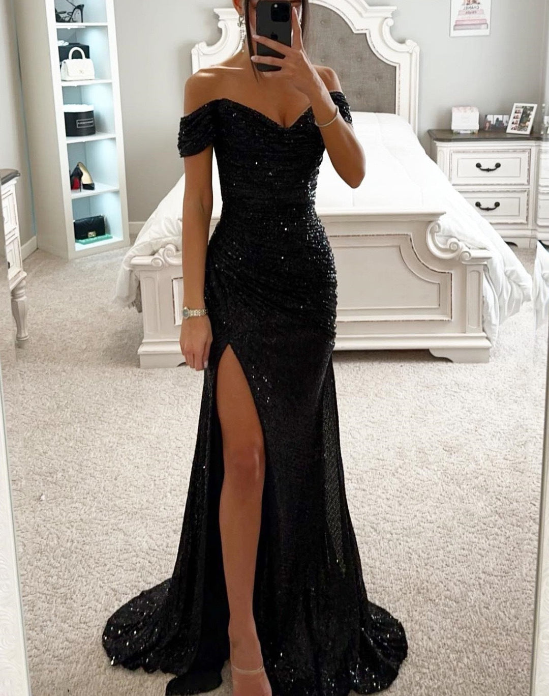 Damen Glamouröses Abendkleid mit schulterfreiem Schnitt und schimmerndem Stoff