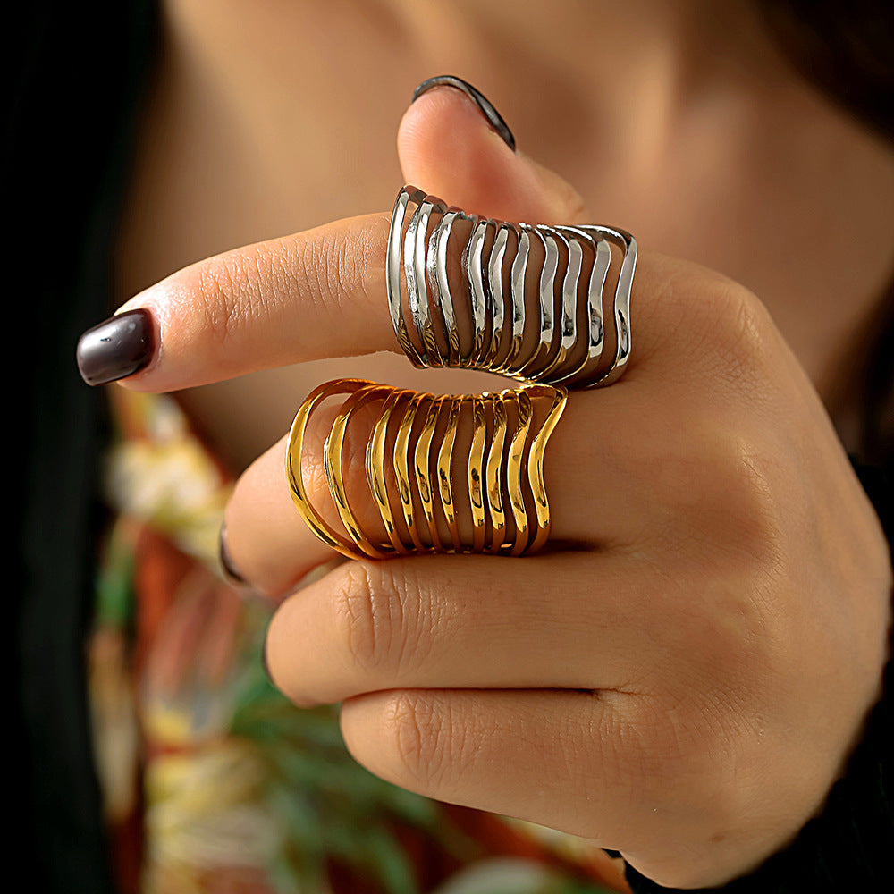 Damenring mit geschwungenem, modernem Design aus Edelstahl Shop Nory