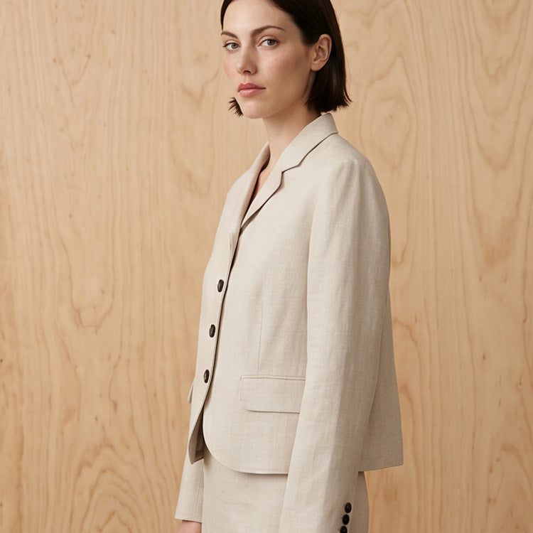 Damen Taillierter Leinenblazer mit Schößchen, Pattentaschen und durchgehender Knopfleiste Shop Nory