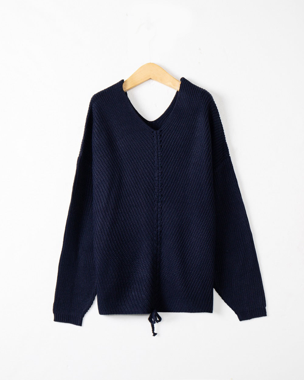 Damen Strickpullover mit Zopfmittelnaht, V‑Ausschnitt und Kordelzug Shop Nory