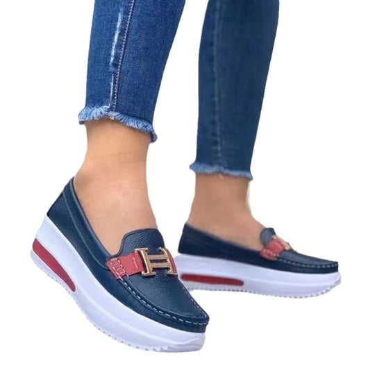 Damen Plateaulloafer mit modischem Schnallen-Detail und gepolstertem Komfortfußbett Shop Nory