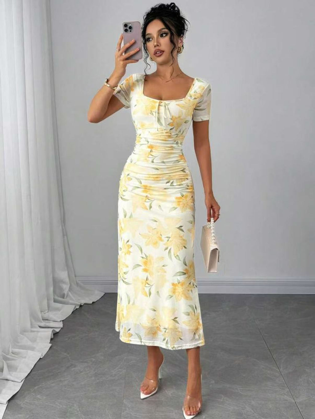 Damen Midi-Kleid mit raffinierten Falten und floralem Muster