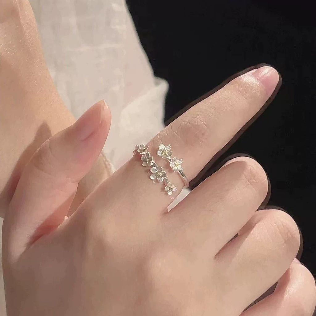 Damen filigraner Blumenring mit funkelnden Zirkonia-Akzenten Shop Nory