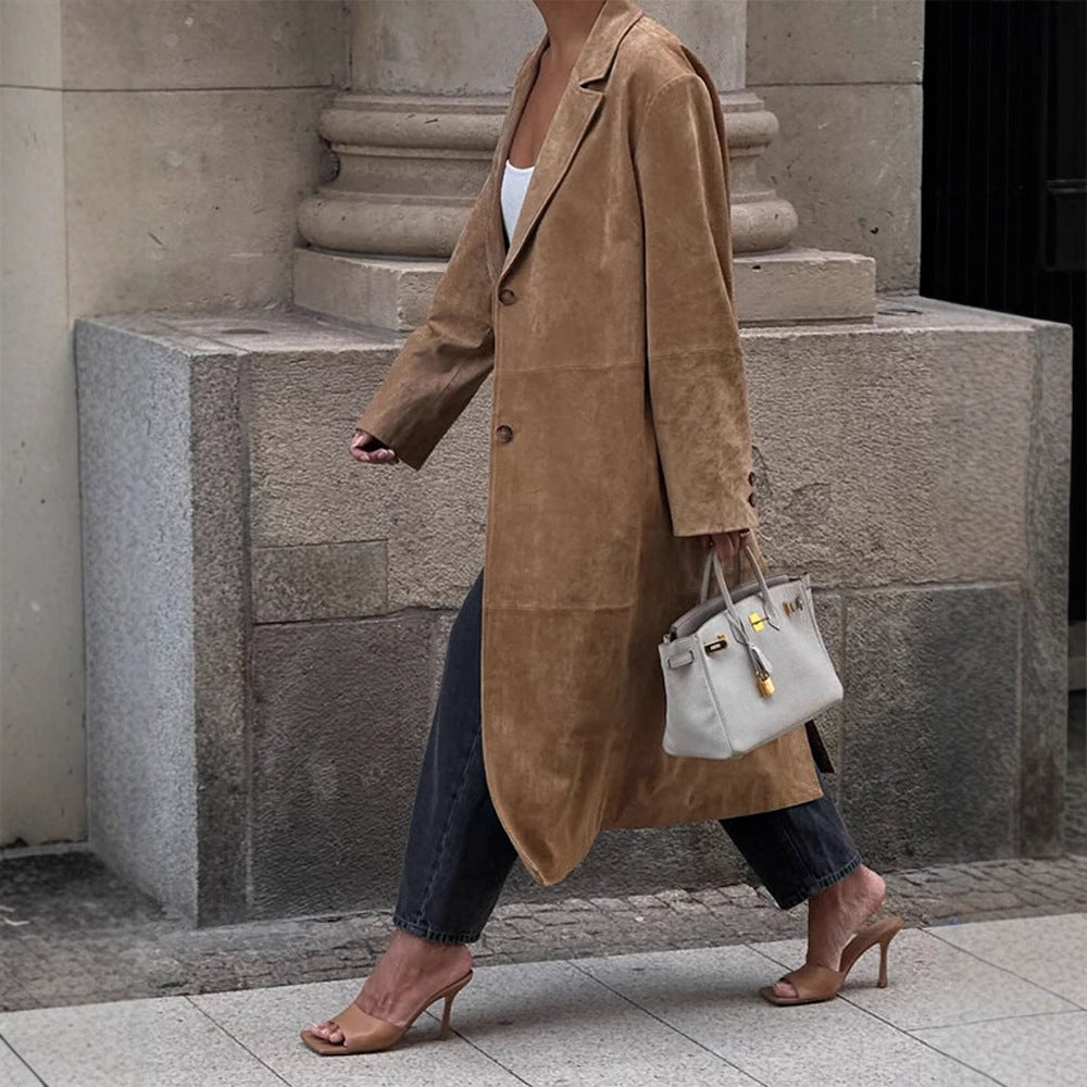 Damen Langmantel aus Veloursleder‑Optik mit schmalem Revers und cleanem Schnitt Shop Nory