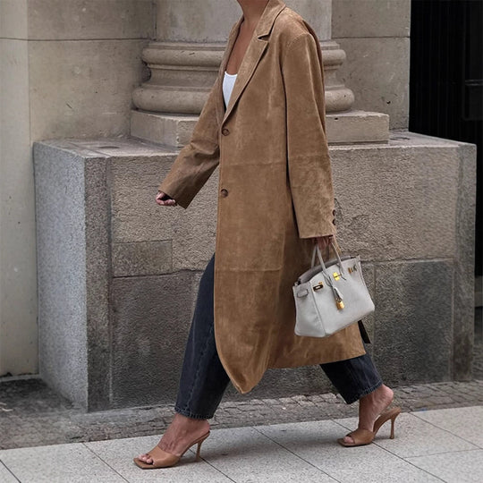 Damen Langmantel aus Veloursleder‑Optik mit schmalem Revers und cleanem Schnitt Shop Nory