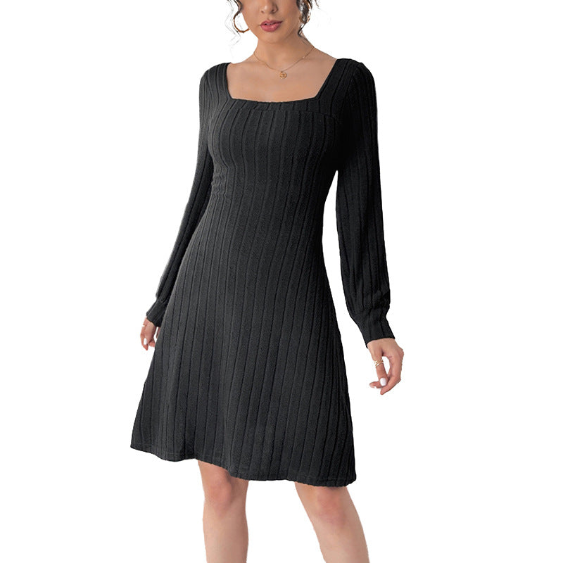 Damen Midikleid aus Feinstrick mit geripptem Strukturmuster, taillierter Silhouette und quadratischem Ausschnitt Shop Nory
