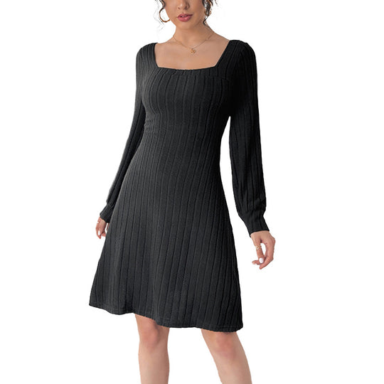 Damen Midikleid aus Feinstrick mit geripptem Strukturmuster, taillierter Silhouette und quadratischem Ausschnitt Shop Nory