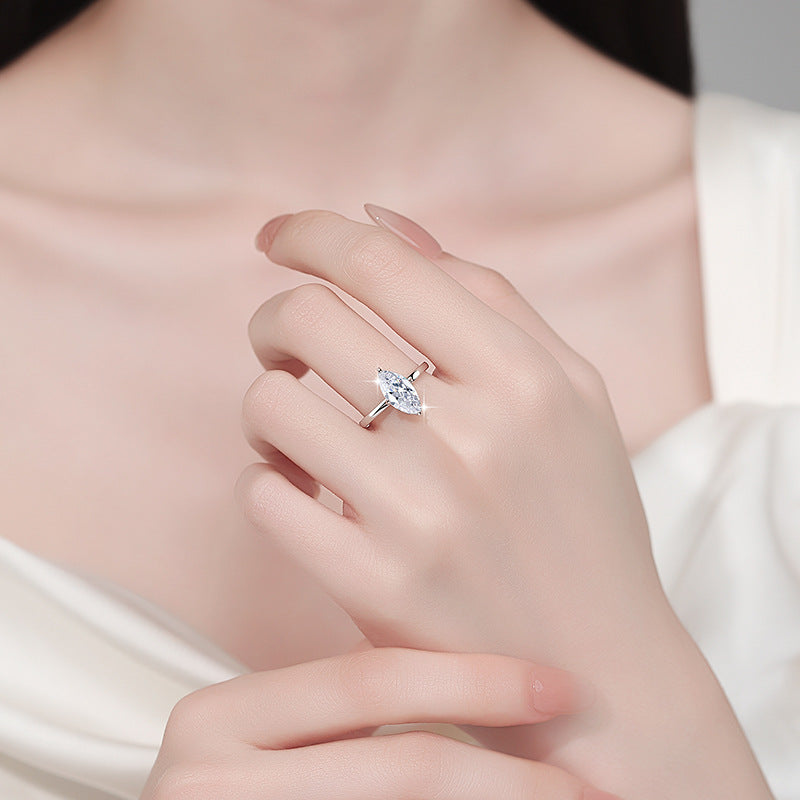 Damen Verlobungsring mit elegantem Marquise-Stein und feiner Silberfassung Shop Nory