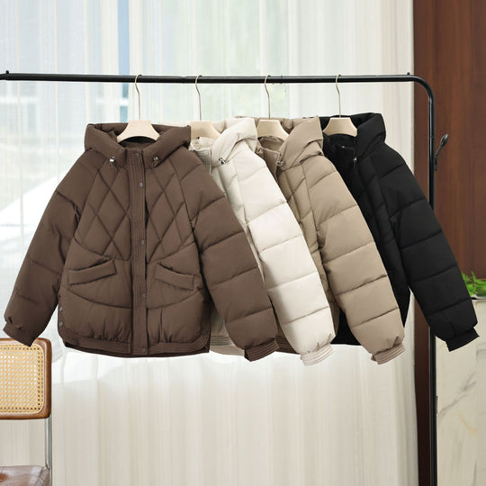 Damen nan kurze wattierte Kapuzenjacke mit Rautenstepp, schrägen Pattentaschen und geripptem Saum Shop Nory