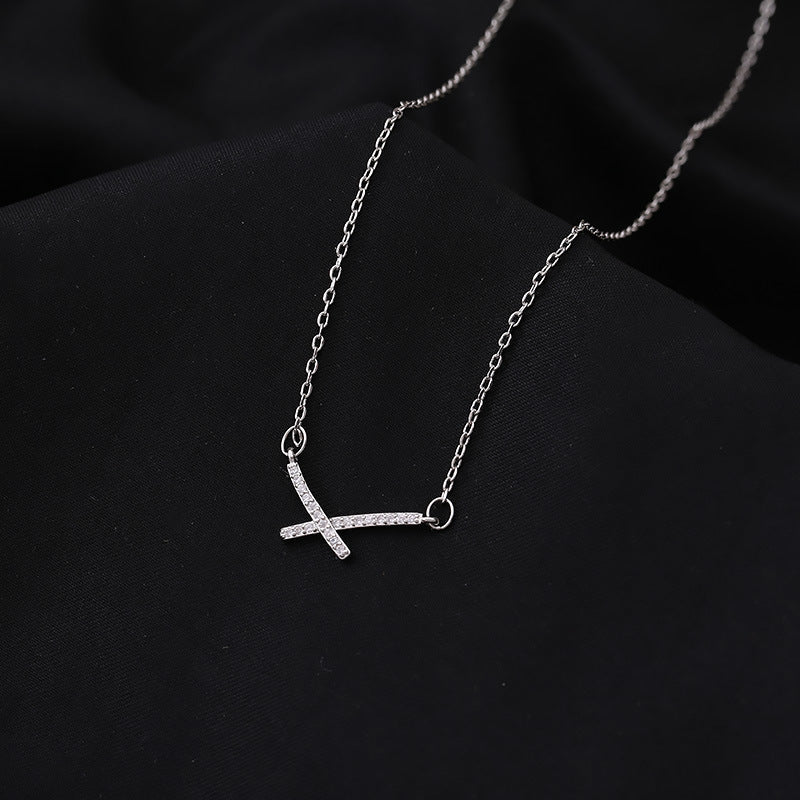 Damen Halskette mit filigranem Kreuzanhänger Shop Nory