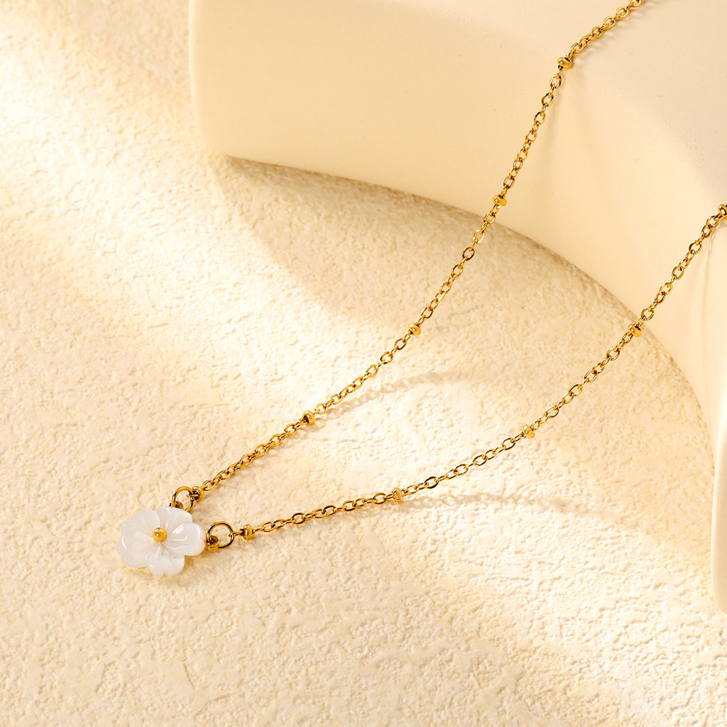 Damen elegante Halskette mit floralem Perlenanhänger und funkelnden Zirkonia Shop Nory