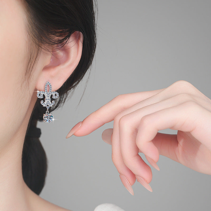 Damenohrringe im eleganten Fleur-de-Lis-Design mit funkelnden Kristallen Shop Nory