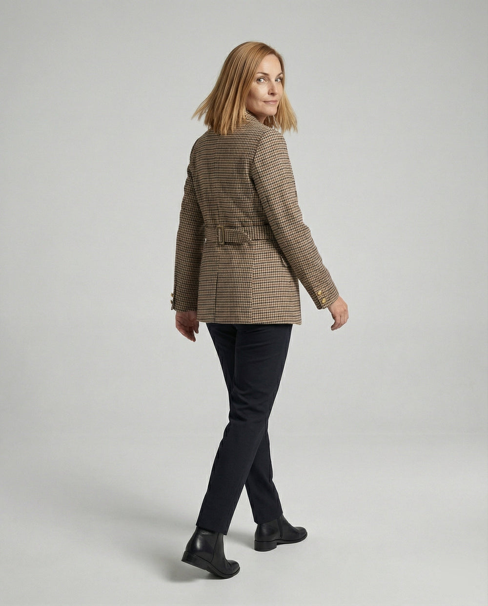 Damen elegante Blazerjacke mit goldenen Knöpfen