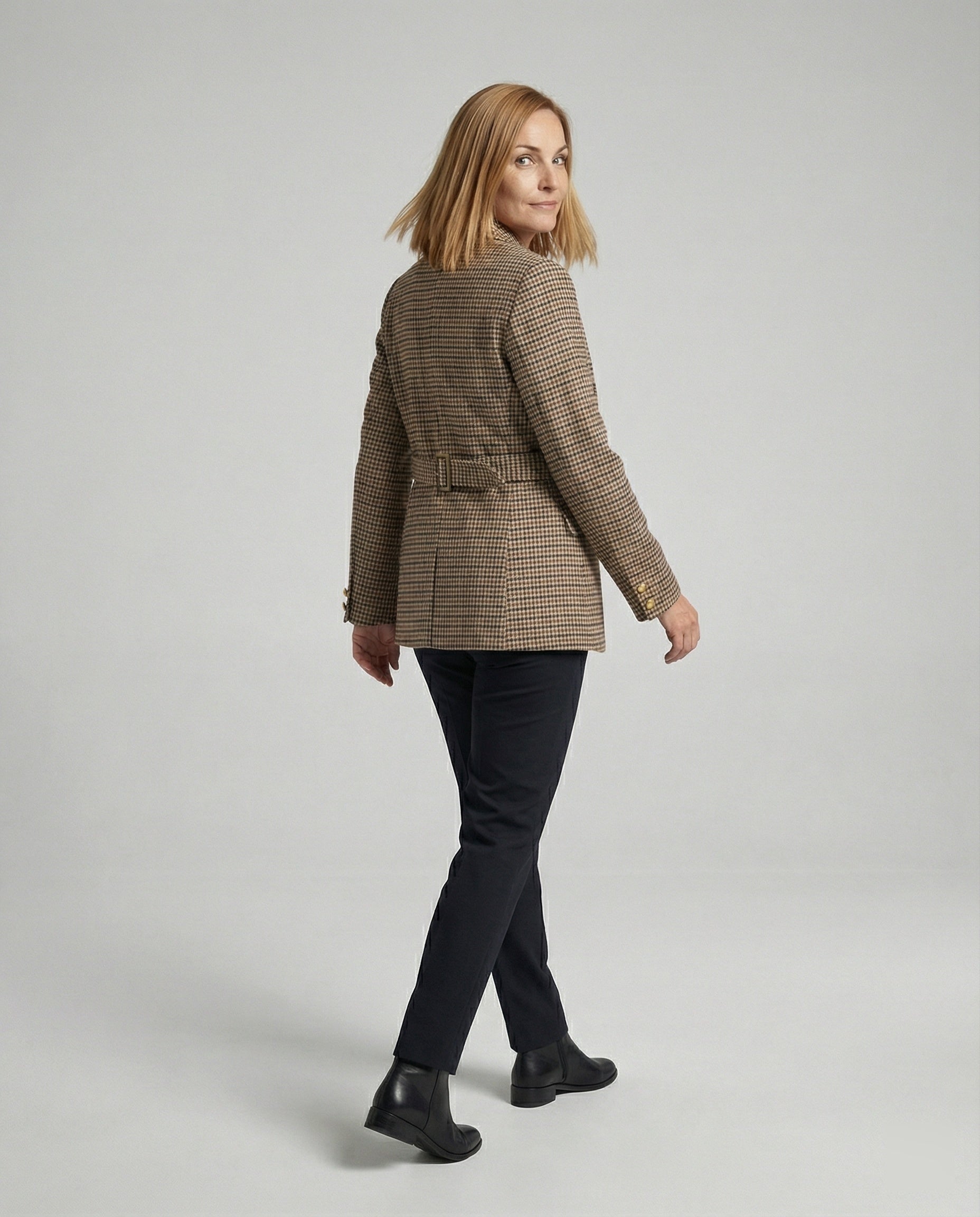 Damen elegante Blazerjacke mit goldenen Knöpfen