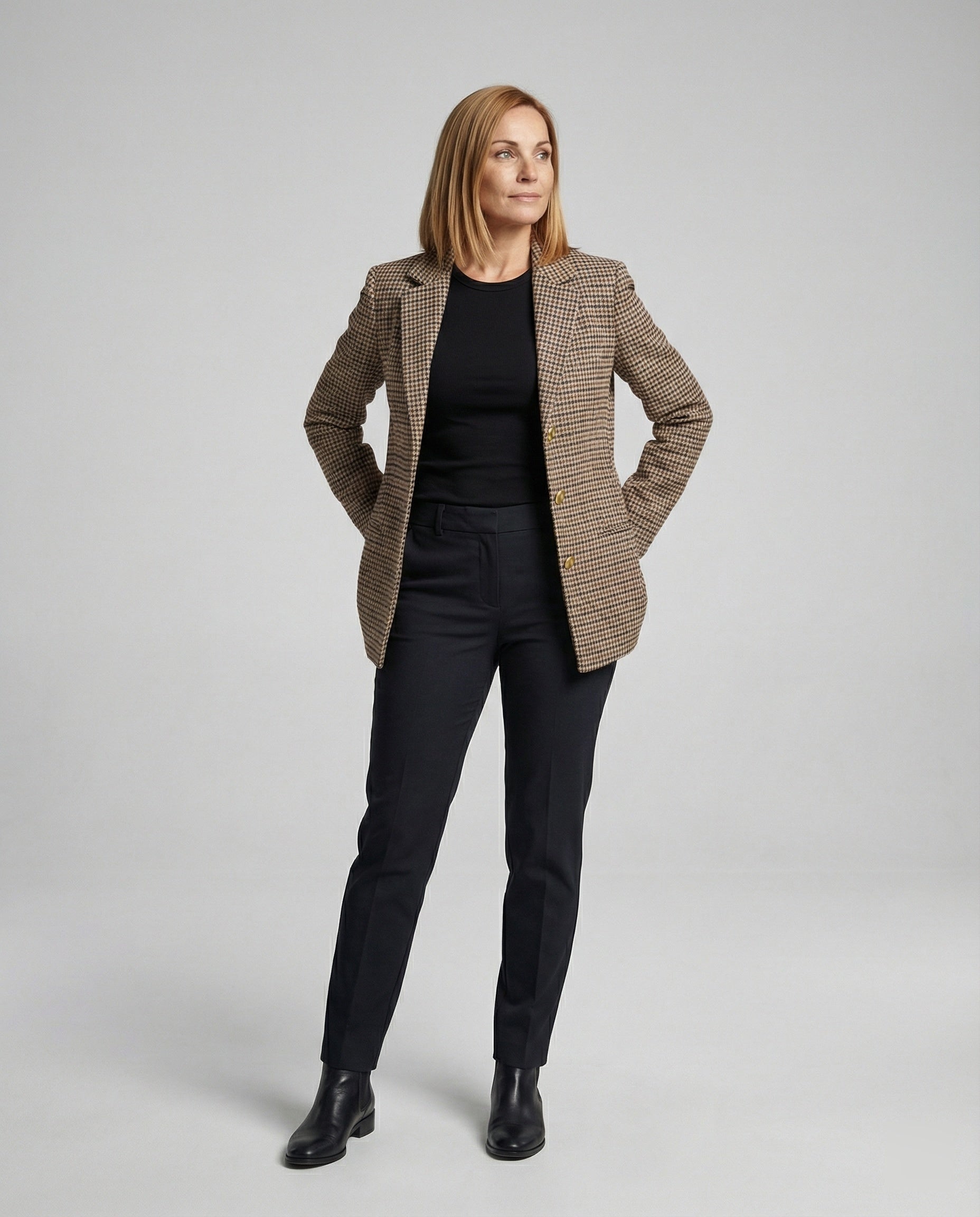 Damen elegante Blazerjacke mit goldenen Knöpfen