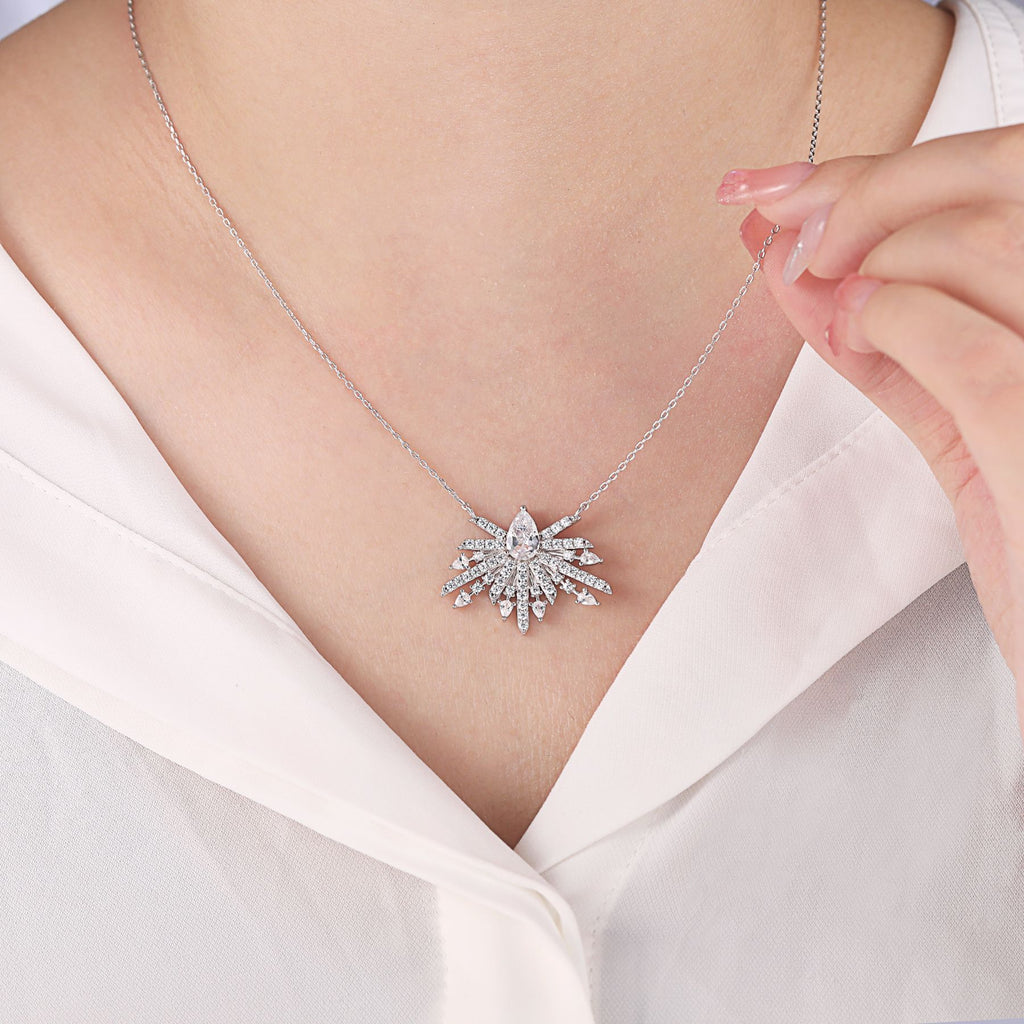 Damen eleganter Ring mit filigranen Zirkonia-Details und auffälligem Design Shop Nory