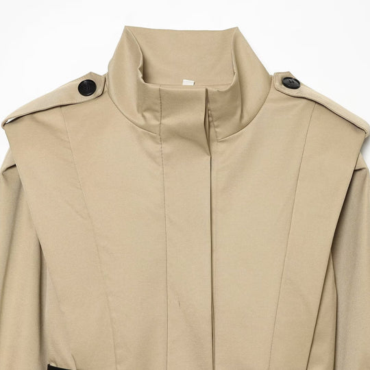 Damen Kurzer Cape‑Trench mit hohem Funnelkragen und Taillengürtel Shop Nory