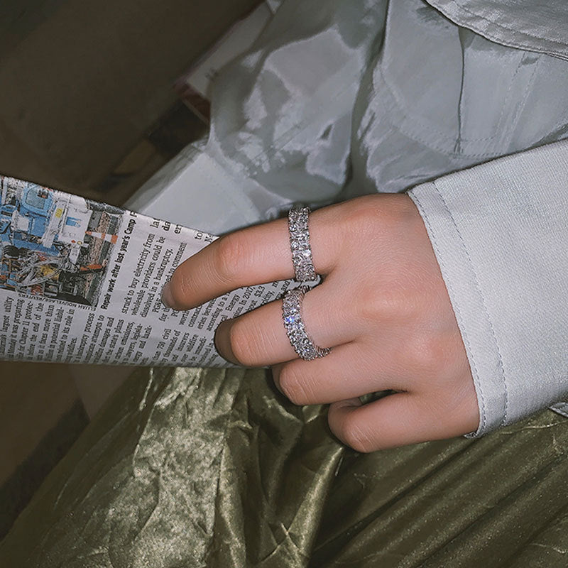 Damen Zarter und funkelnder Ring mit mehrreihigem Zirkonia-Design Shop Nory
