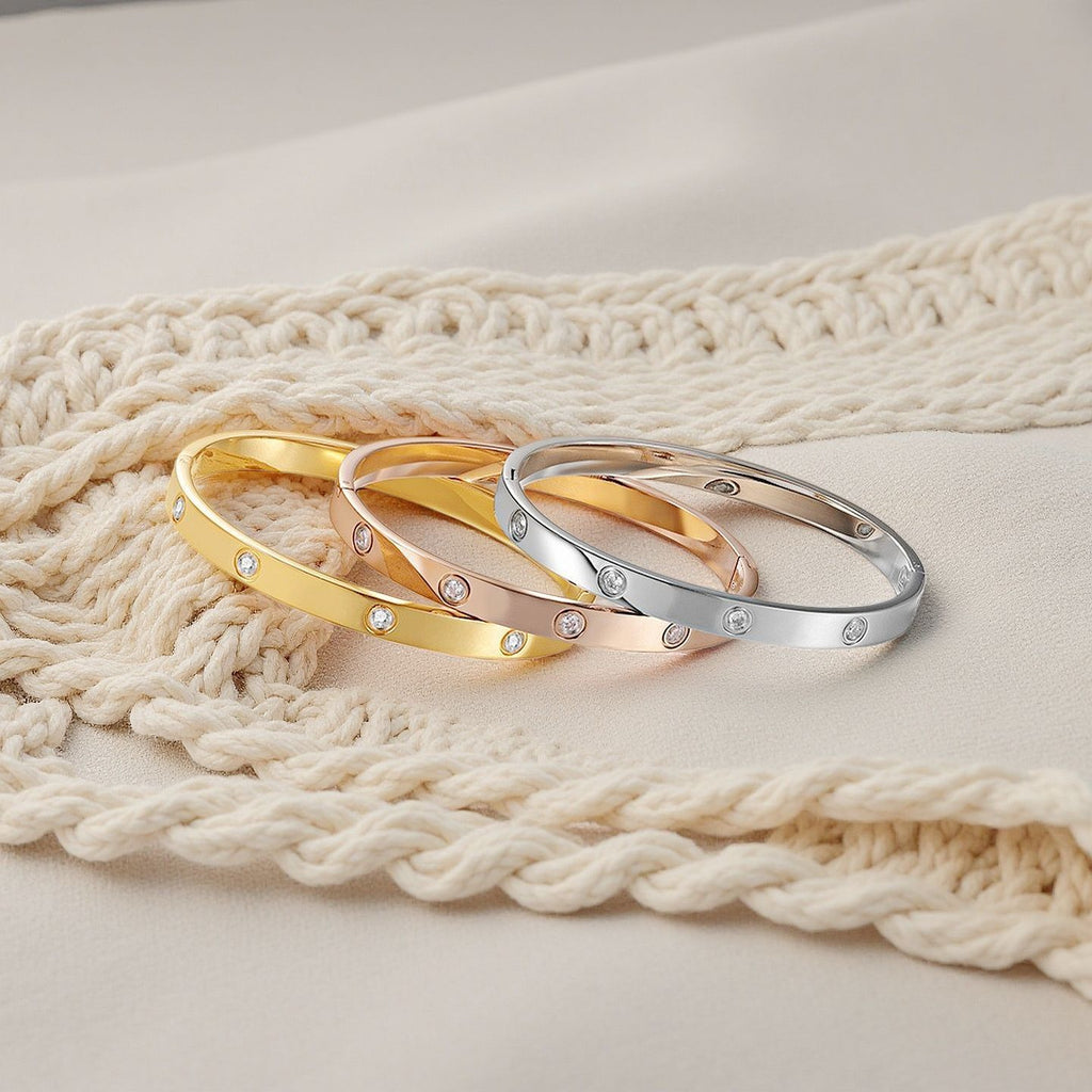 Damen Eleganter Ring aus hochwertigem Edelstahl mit funkelnden Zirkonia Shop Nory