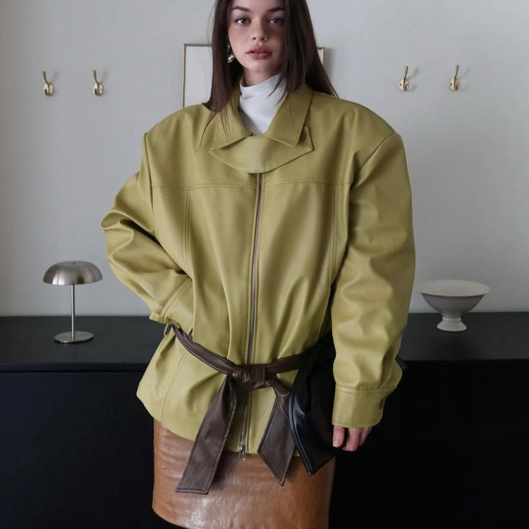 Damen Boxy-Kunstlederjacke mit hohem Stehkragen, Frontzip und Taillenschärpe Shop Nory