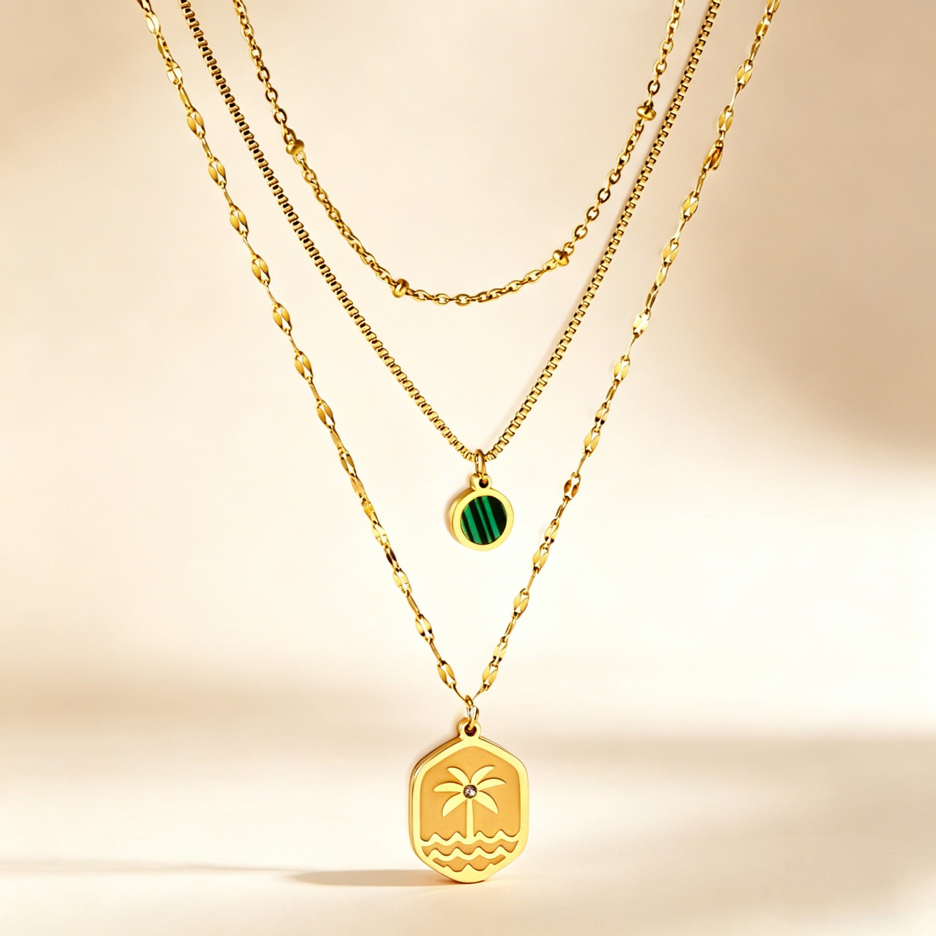 Damen mehrlagige Halskette mit bunten Anhängern und goldplattiertem Design Shop Nory