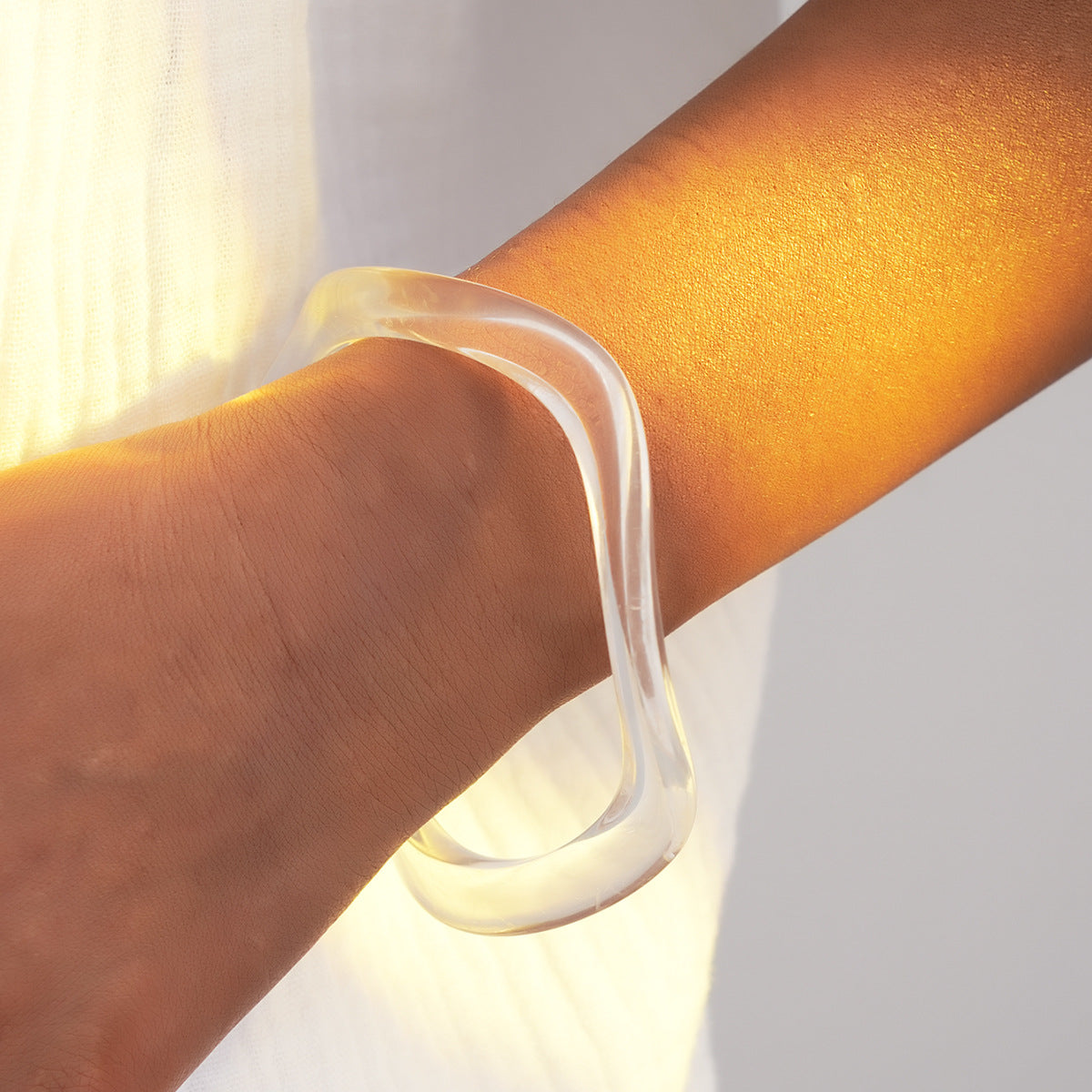 Damenarmband mit elegantem geschwungenem Design Shop Nory