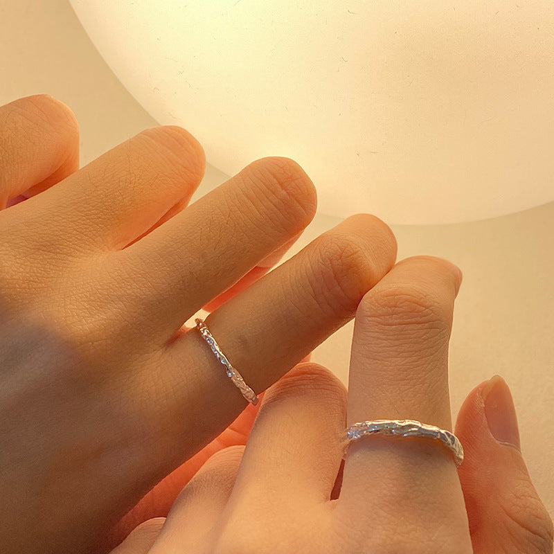 Damen eleganter und einzigartiger Ring mit schlangenartigen Details Shop Nory