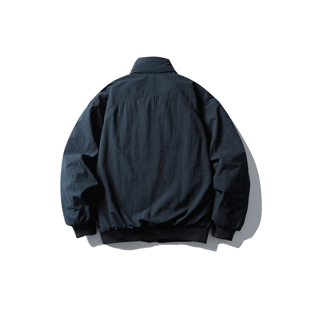 Herren Boxy-Utility-Bomberjacke mit hohem Stehkragen, verdeckter Frontblende und Zip-Brusttasche Shop Nory