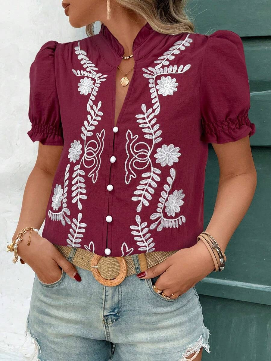 Damen Bestickte Kurzarm-Bluse mit Puffärmeln, Stehkragen und Knopfleiste Shop Nory