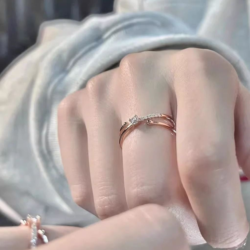 Damenring mit elegantem Wellenmuster und funkelnden Zirkonia Shop Nory