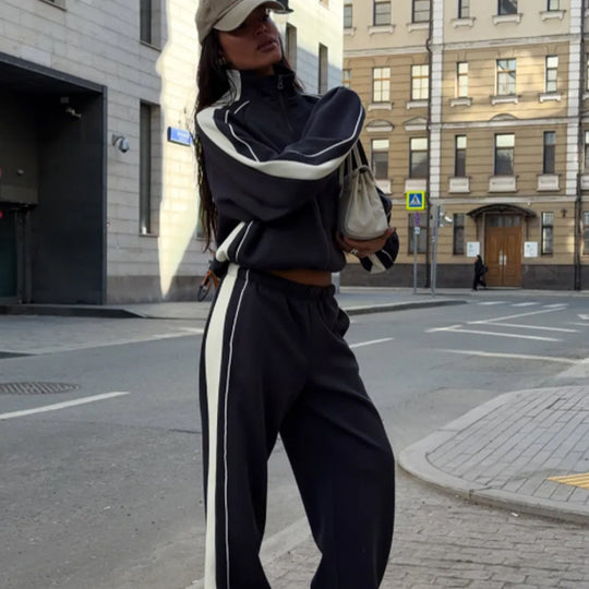 Damen Oversize-Trackset mit Reißverschlussjacke, weitem Jogger und Kontrastseitenstreifen Shop Nory