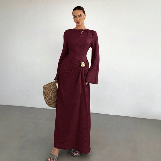Damen Maxikleid mit Drapierter Taille, langen Glockenärmeln und Zierbrosche Shop Nory