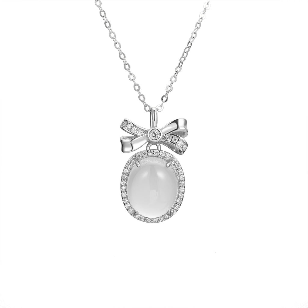 Damen Halskette mit einem filigranen Anhänger in Form einer Schleife und luxuriösen Zirkonia-Verzierungen Shop Nory