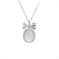 Damen Halskette mit einem filigranen Anhänger in Form einer Schleife und luxuriösen Zirkonia-Verzierungen Shop Nory