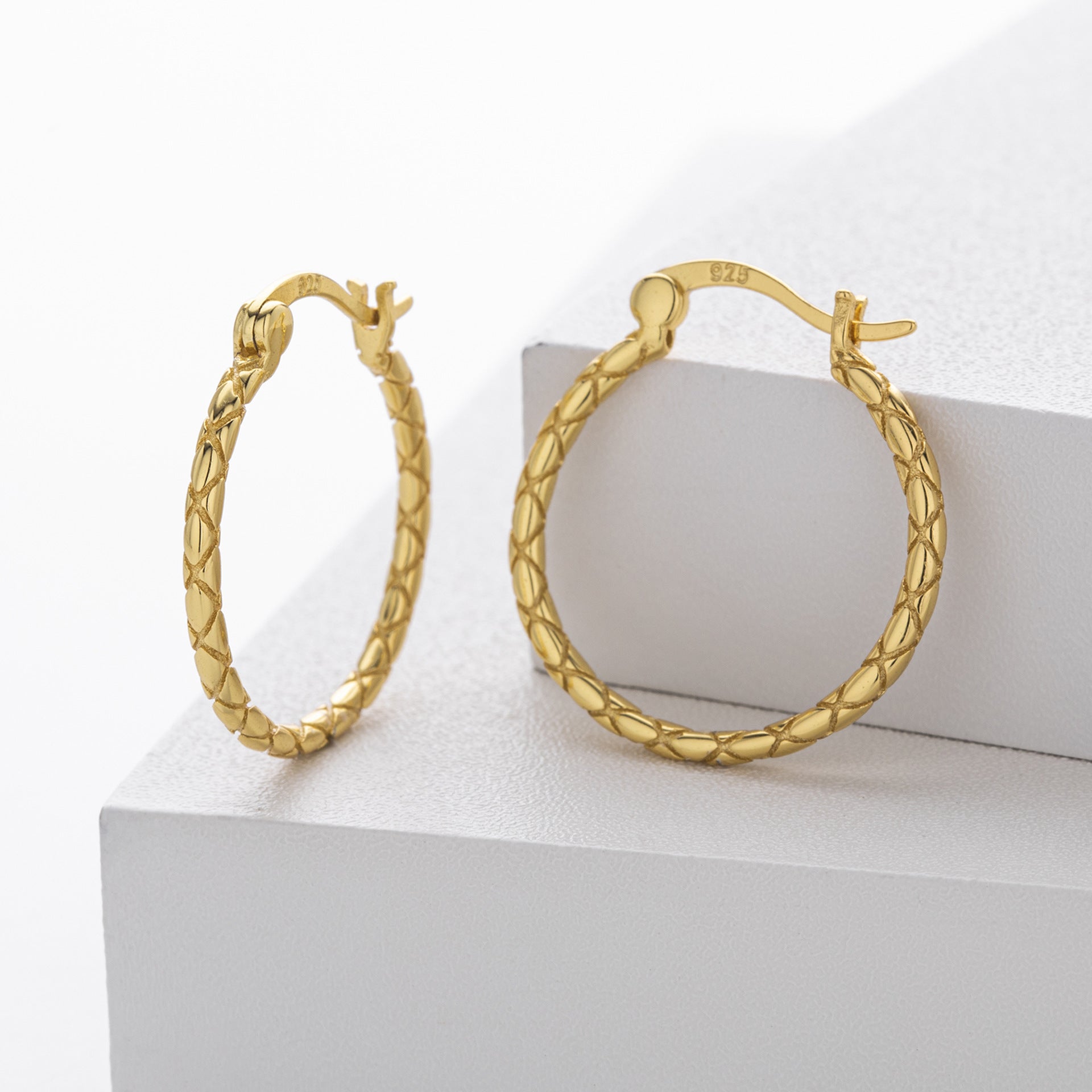 Damen Creolen mit modernem, geflochtenem Design Shop Nory