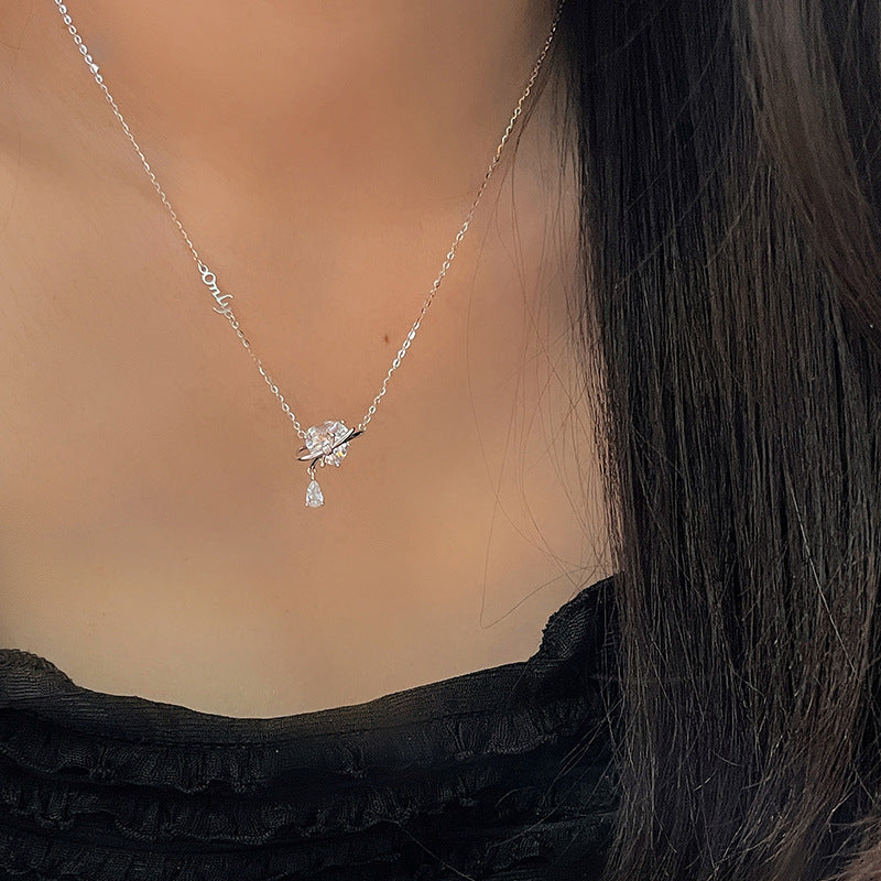 Damen Halskette mit Herzanhänger und funkelnden Kristallen Shop Nory