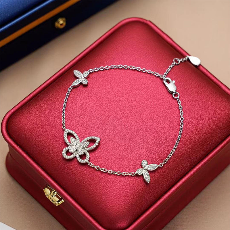 Damen elegantes Armband mit filigranem Schmetterlingsdesign und funkelnden Kristallen Shop Nory