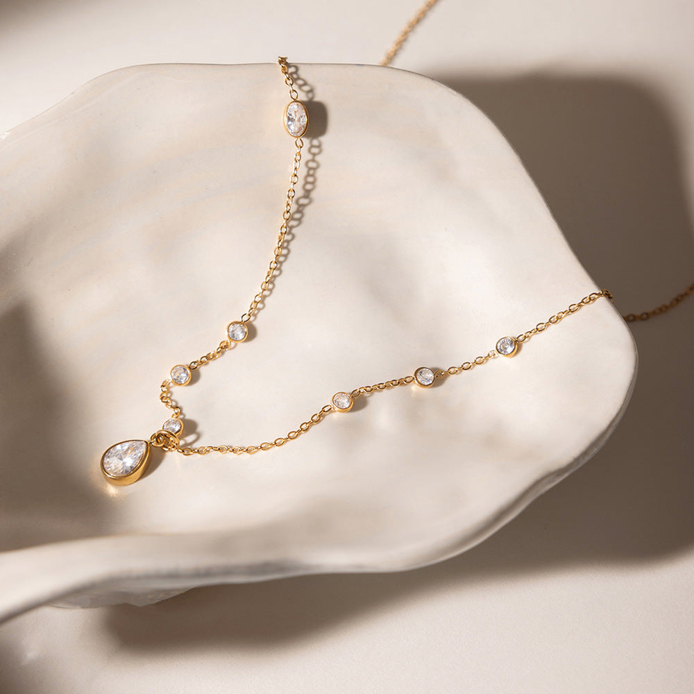 Damen Halskette mit funkelnden Zirkonia-Anhängern und verlängerbarem Design Shop Nory