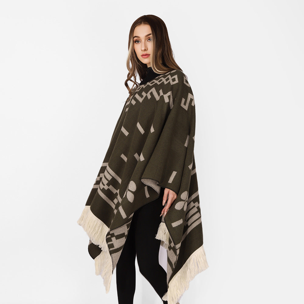 Damen Oversize Poncho im Boho‑Stil mit V‑Ausschnitt, Jacquard‑Muster und langen Fransen Shop Nory