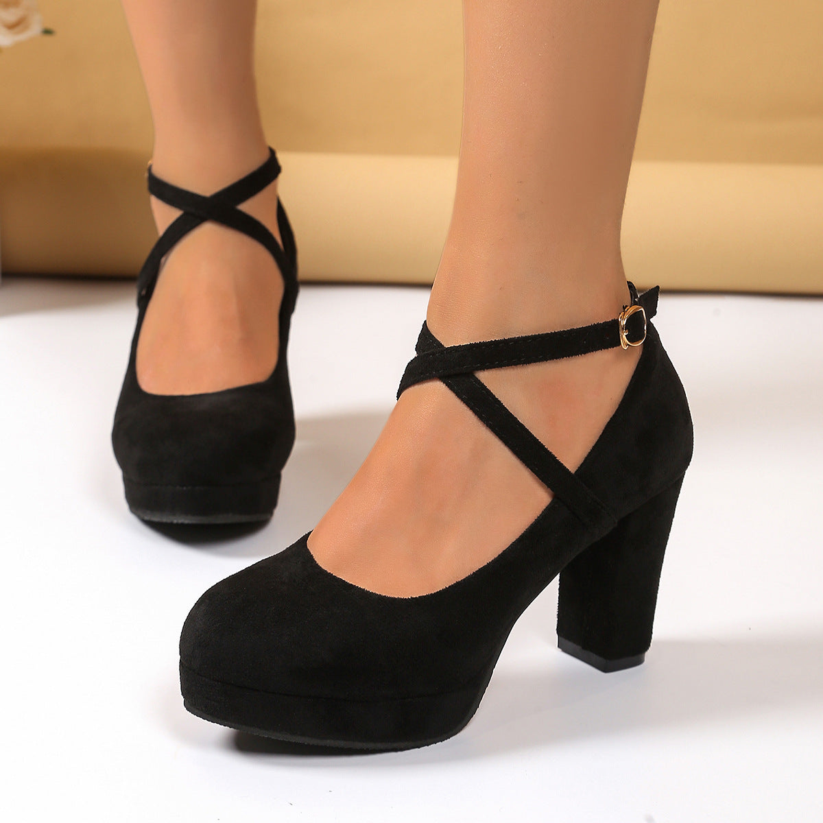 Damen Plattformpumps mit gekreuzten Riemen und elegantem Absatz