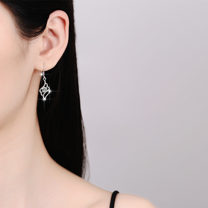 Damenohrringe mit elegantem Wellenmuster und funkelndem Kristall Shop Nory