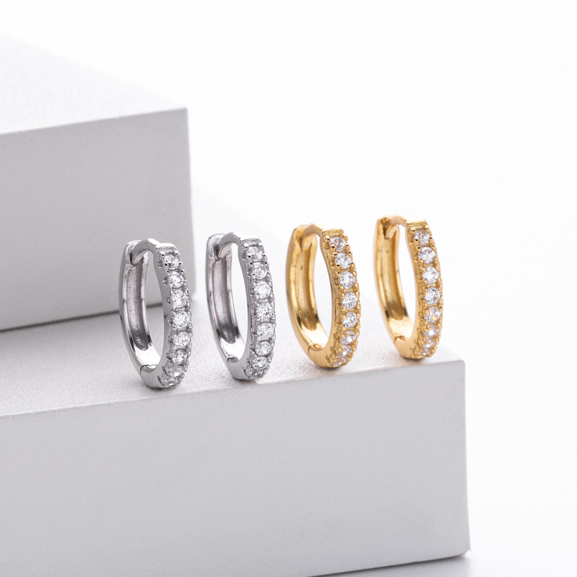Damen Creolenohrringe mit funkelnden Zirkonstein-Akzenten aus hochwertigem 925 Sterling Silber Shop Nory