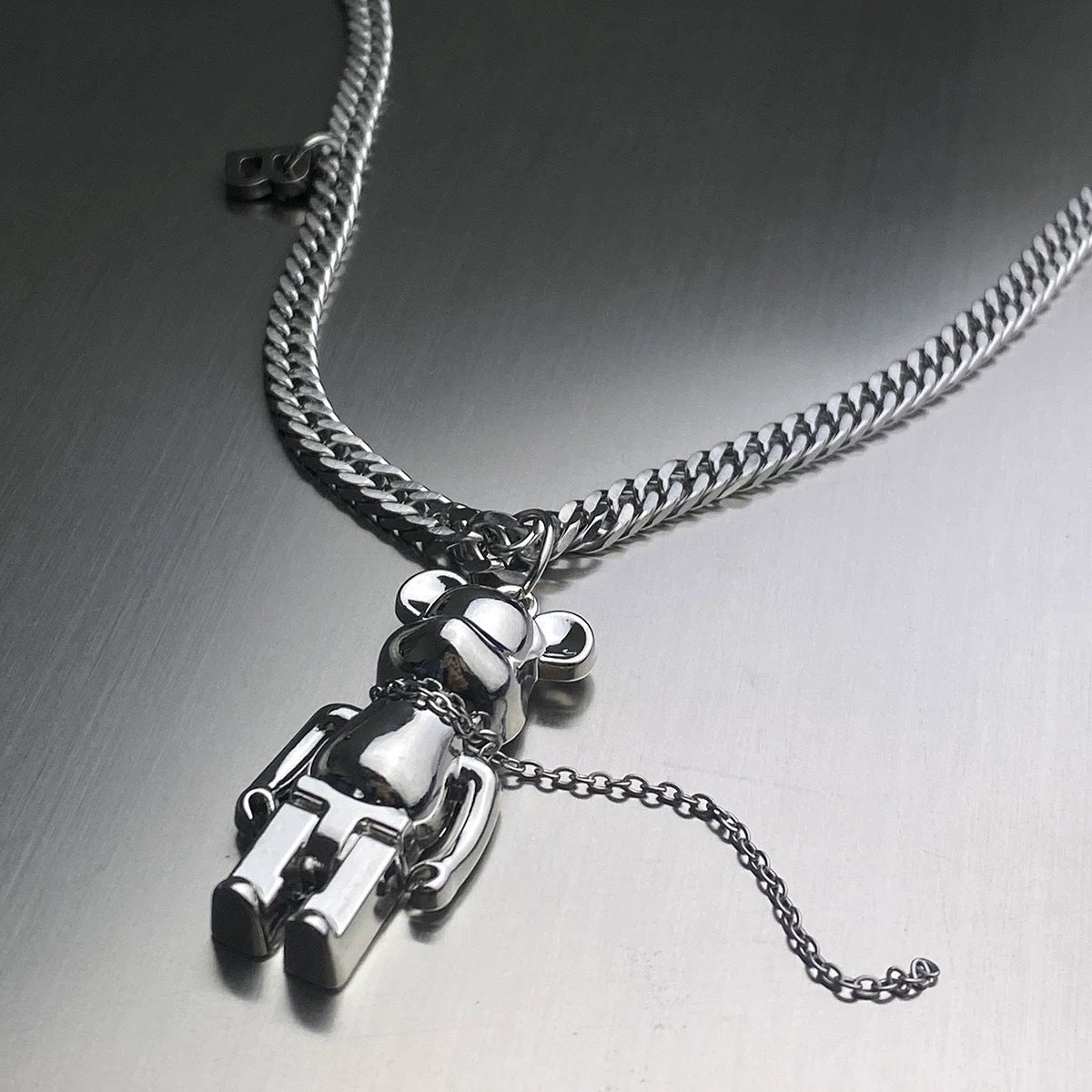 Damen Halskette mit künstlerischem Bärenanhänger und stilvollem Kettendesign Shop Nory