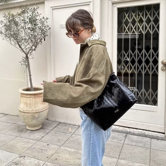 Damen Kurzjacke im Oversize‑Schnitt aus Wildleder‑Optik mit ballonförmigem Saum und Schulterpatten Shop Nory