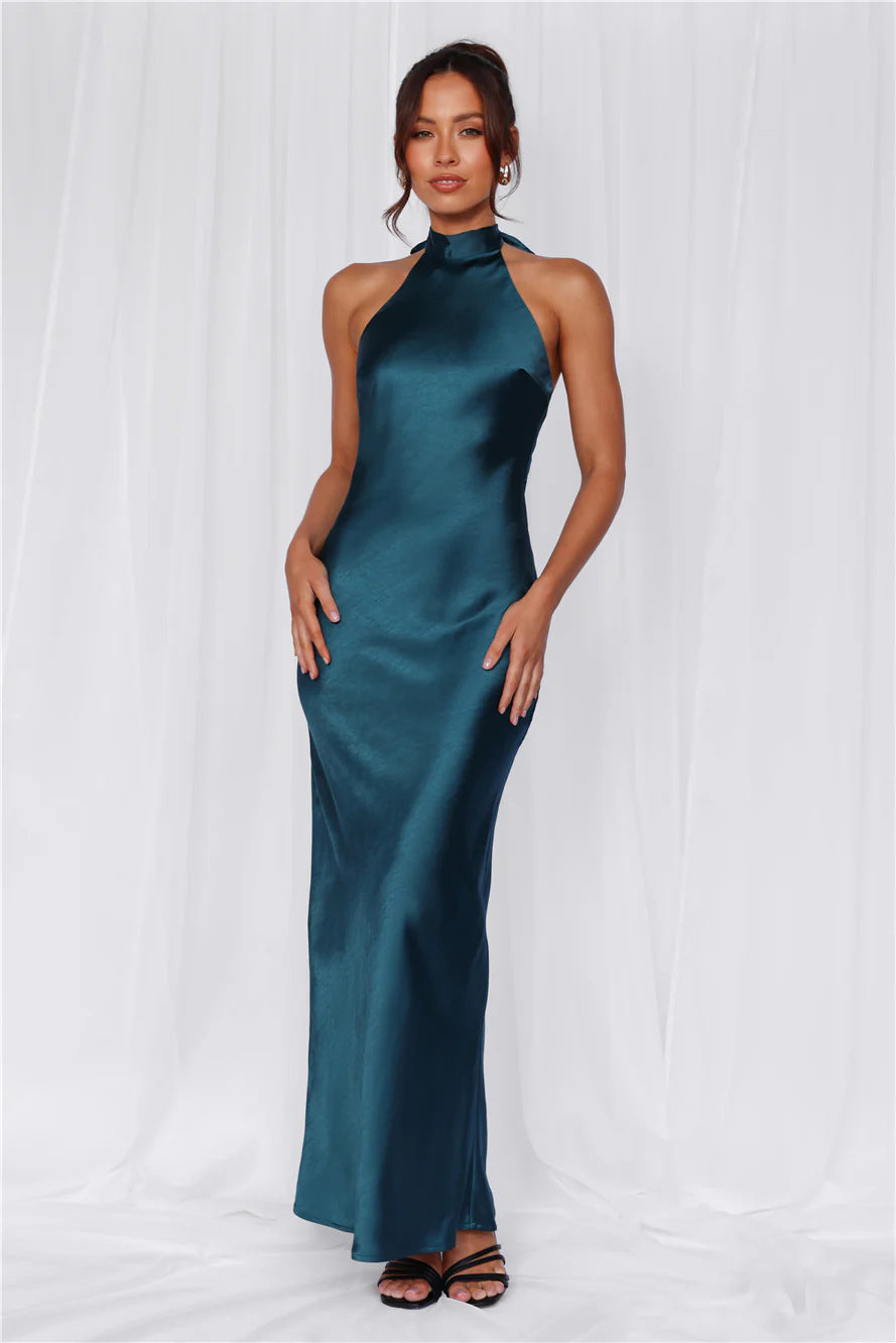 Damen Elegantes Satin-Maxikleid mit hohem Kragen und körpernahem Schnitt Shopnory